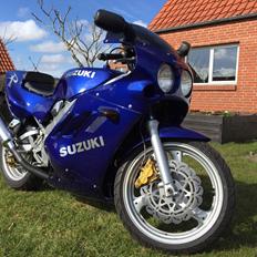 Suzuki GSXR 400R SP
