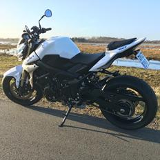 Suzuki GSR 750