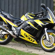Suzuki RF 900 R