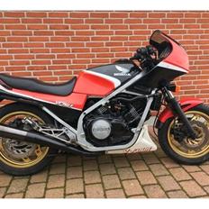 Honda VF 750 F ( interceptor)