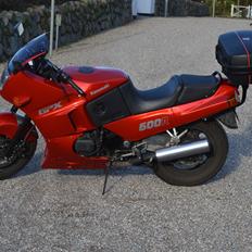 Kawasaki GPX 600 R