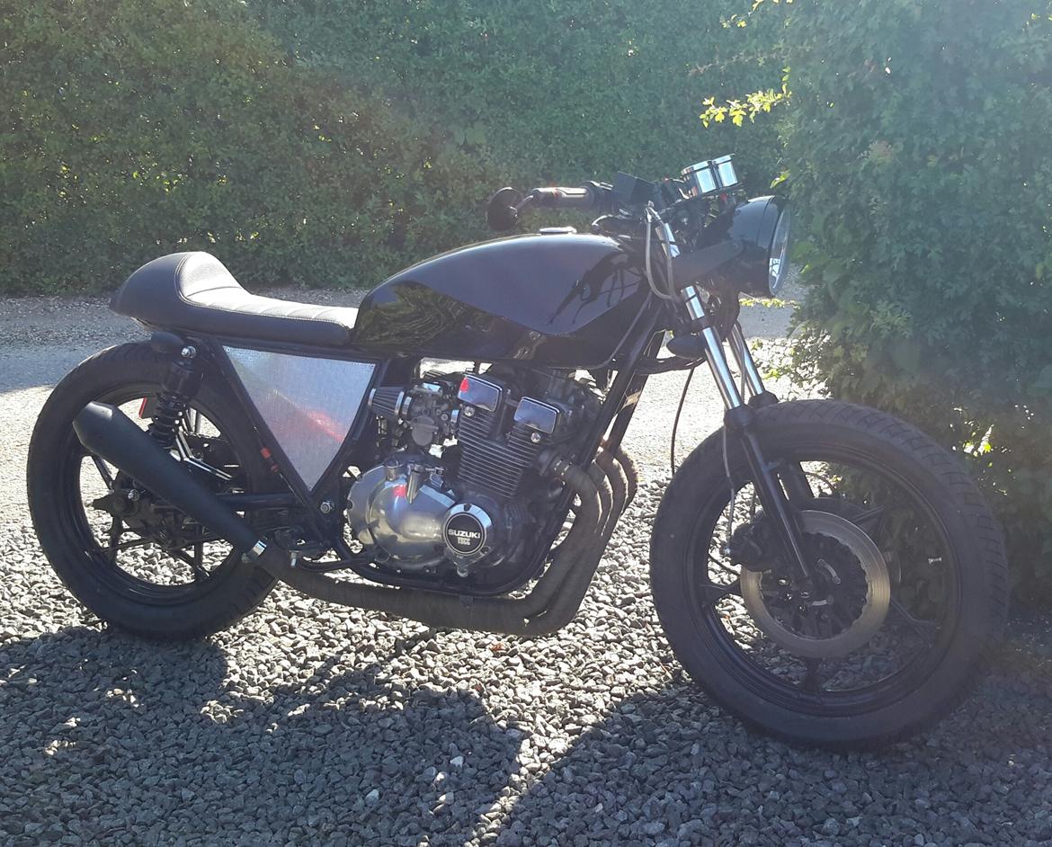 Suzuki GSX 400 F billede 1