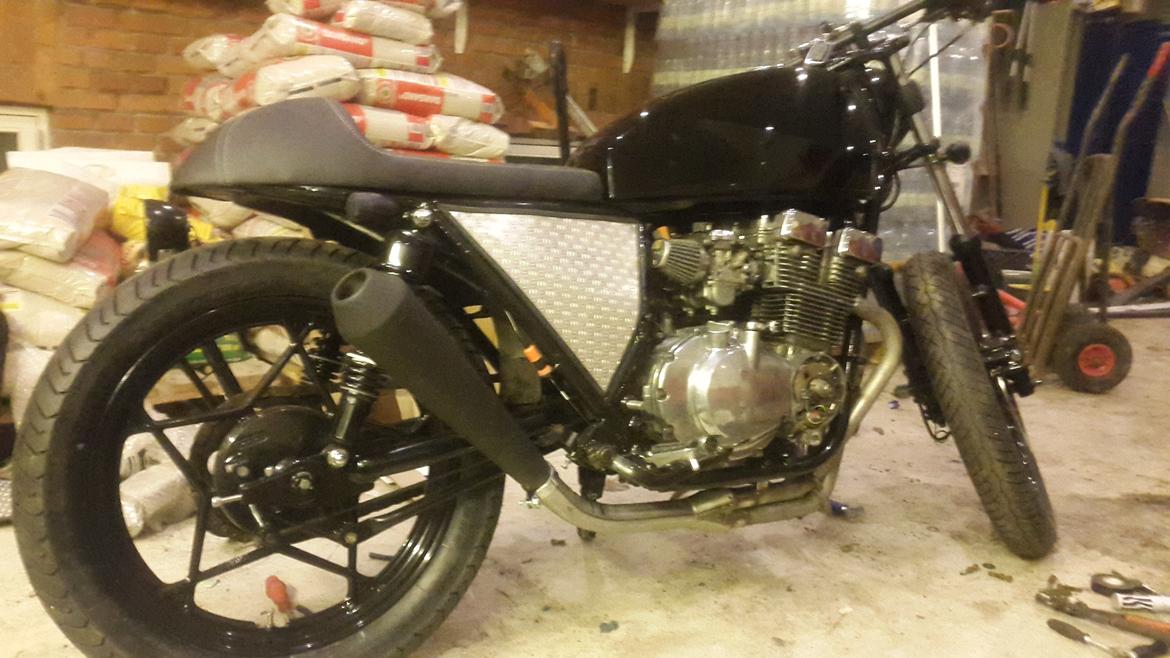 Suzuki GSX 400 F billede 3