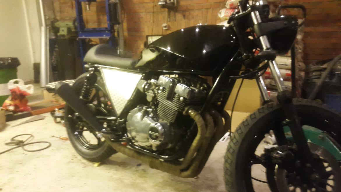 Suzuki GSX 400 F billede 4