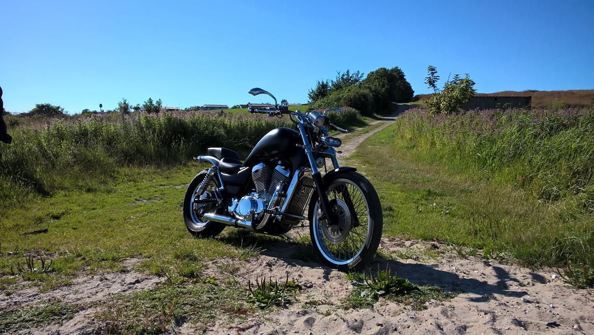 Suzuki Intruder VS 800 billede 3