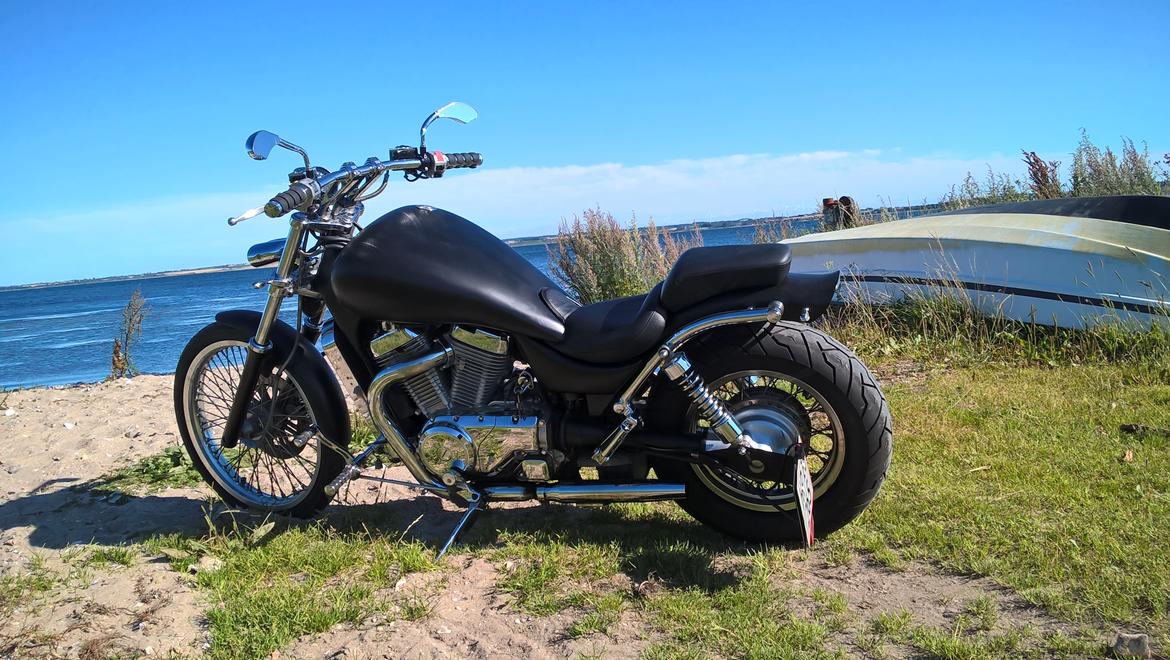 Suzuki Intruder VS 800 billede 1