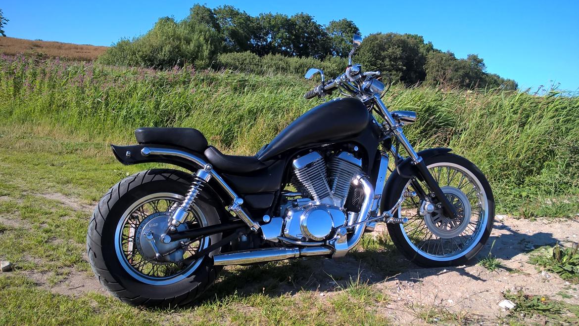 Suzuki Intruder VS 800 billede 2