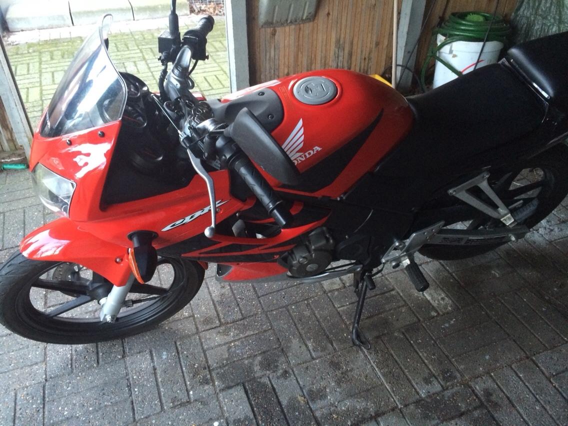 Honda CBR 125R billede 2