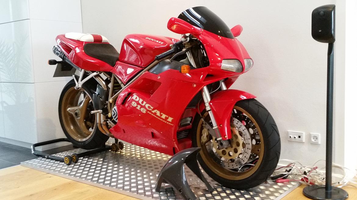 Ducati 916 Biposto - Vinteropbevaring - nu med rød forskærm. Det pynter. billede 7