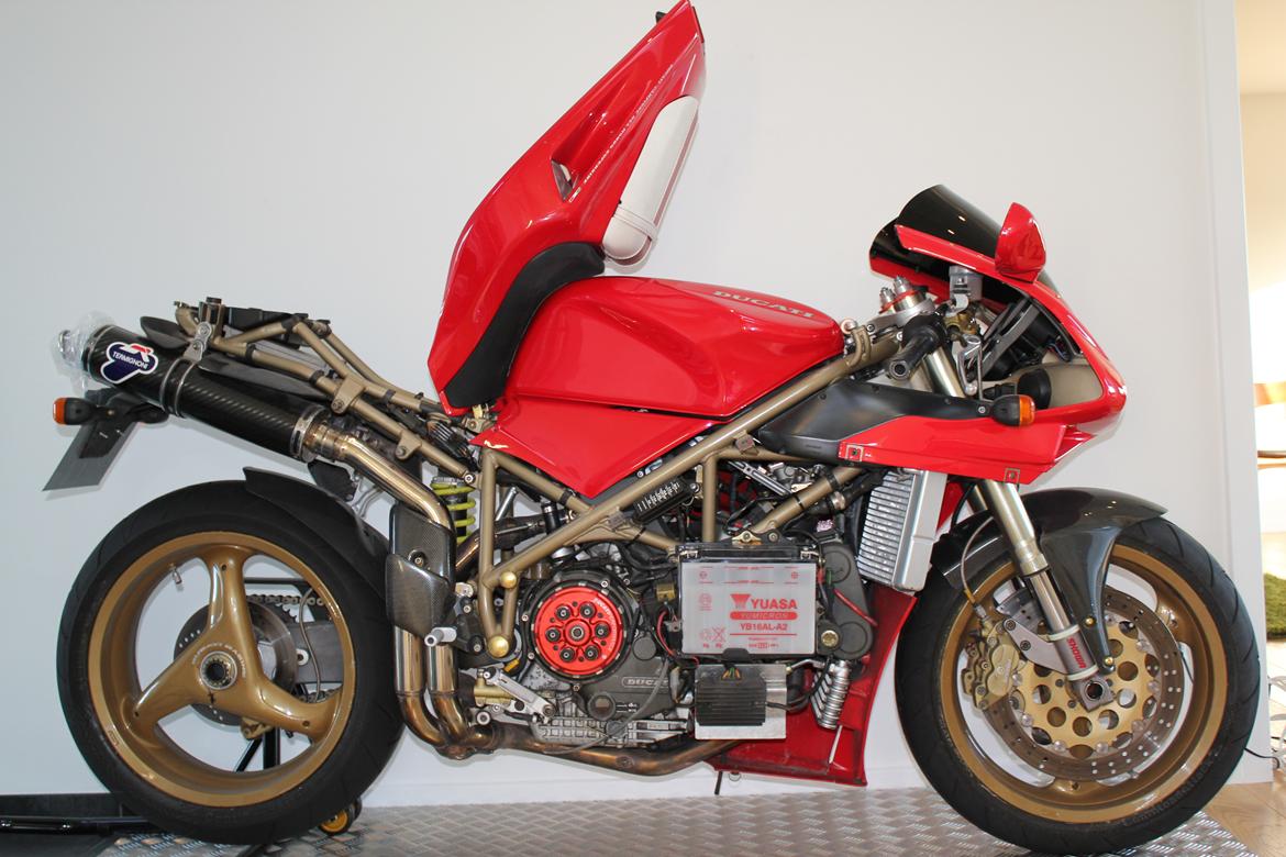 Ducati 916 Biposto - Sådan en italiensk primadonna kan godt være lidt højrøvet (jaja, undskyld:) billede 9