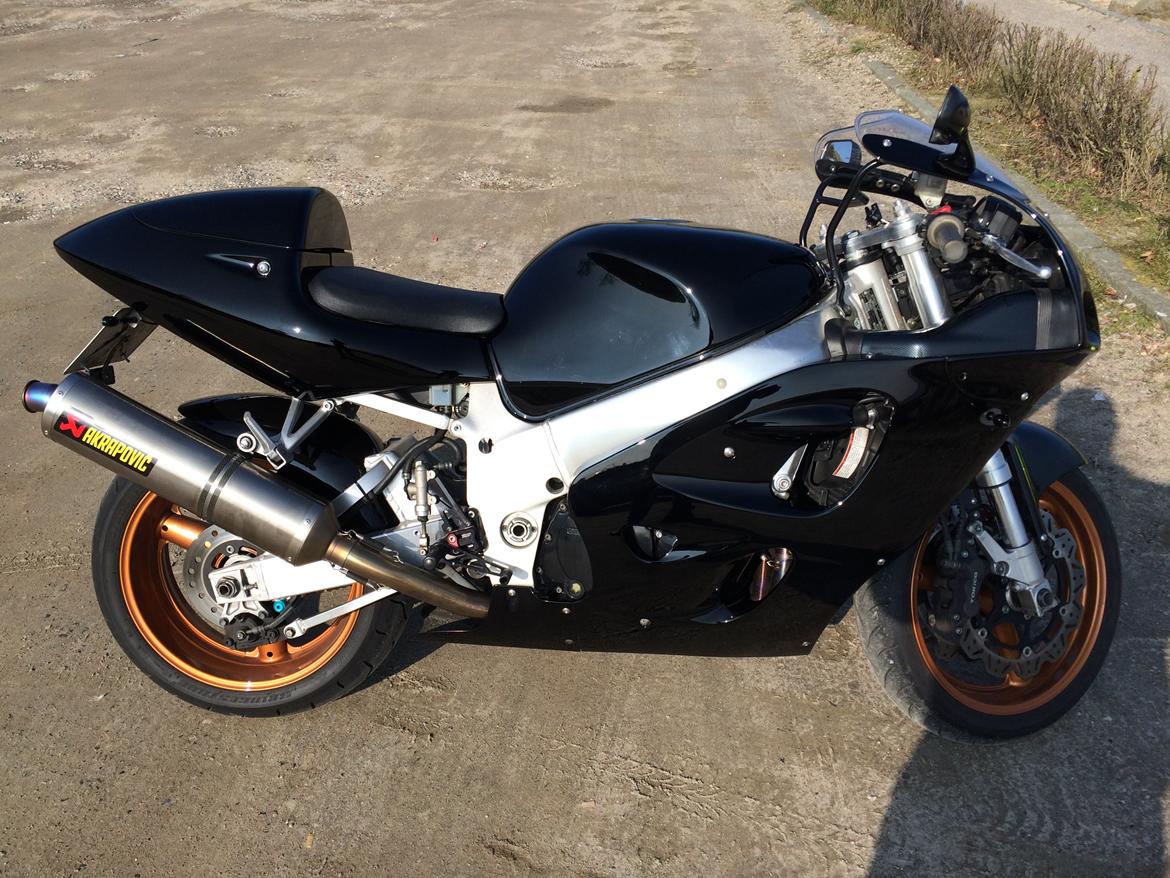 Suzuki GSX-R 750 750WT SRAD billede 3