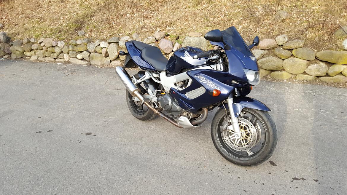 Honda VTR1000 Firestorm billede 3