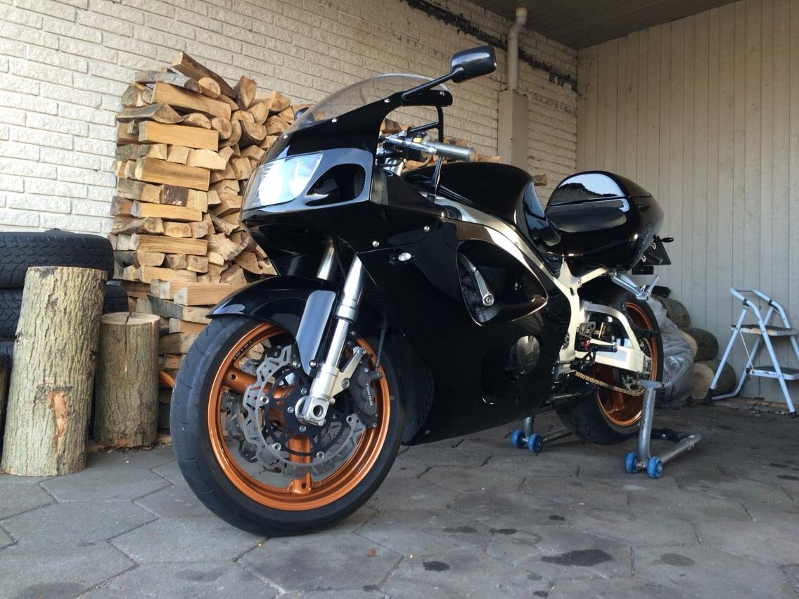 Suzuki GSX-R 750 750WT SRAD billede 11