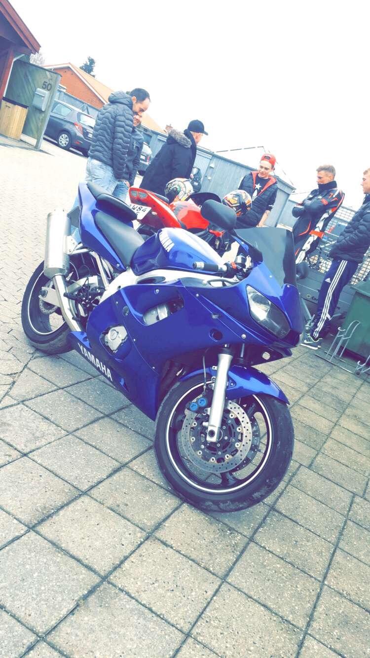 Yamaha R6 billede 2