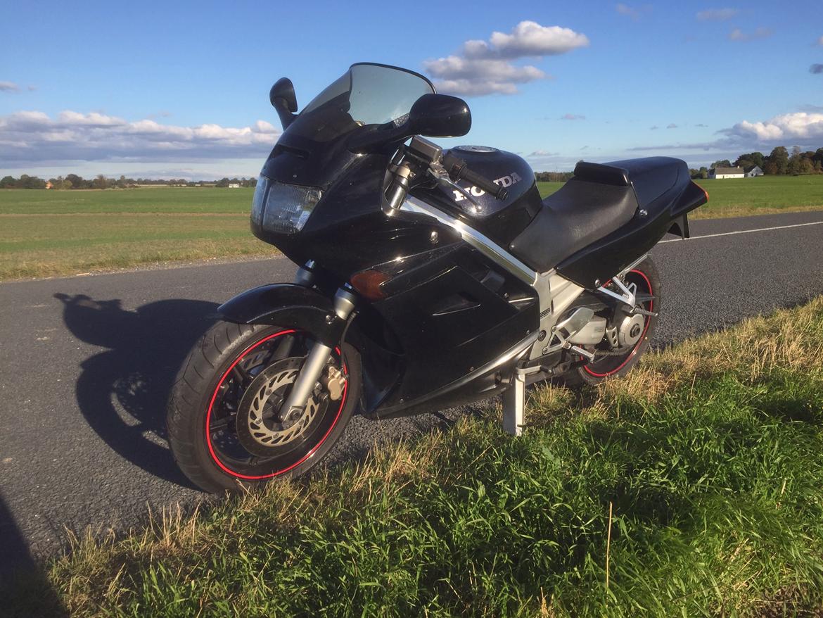 Honda VFR 750 F (RC36-1) billede 4