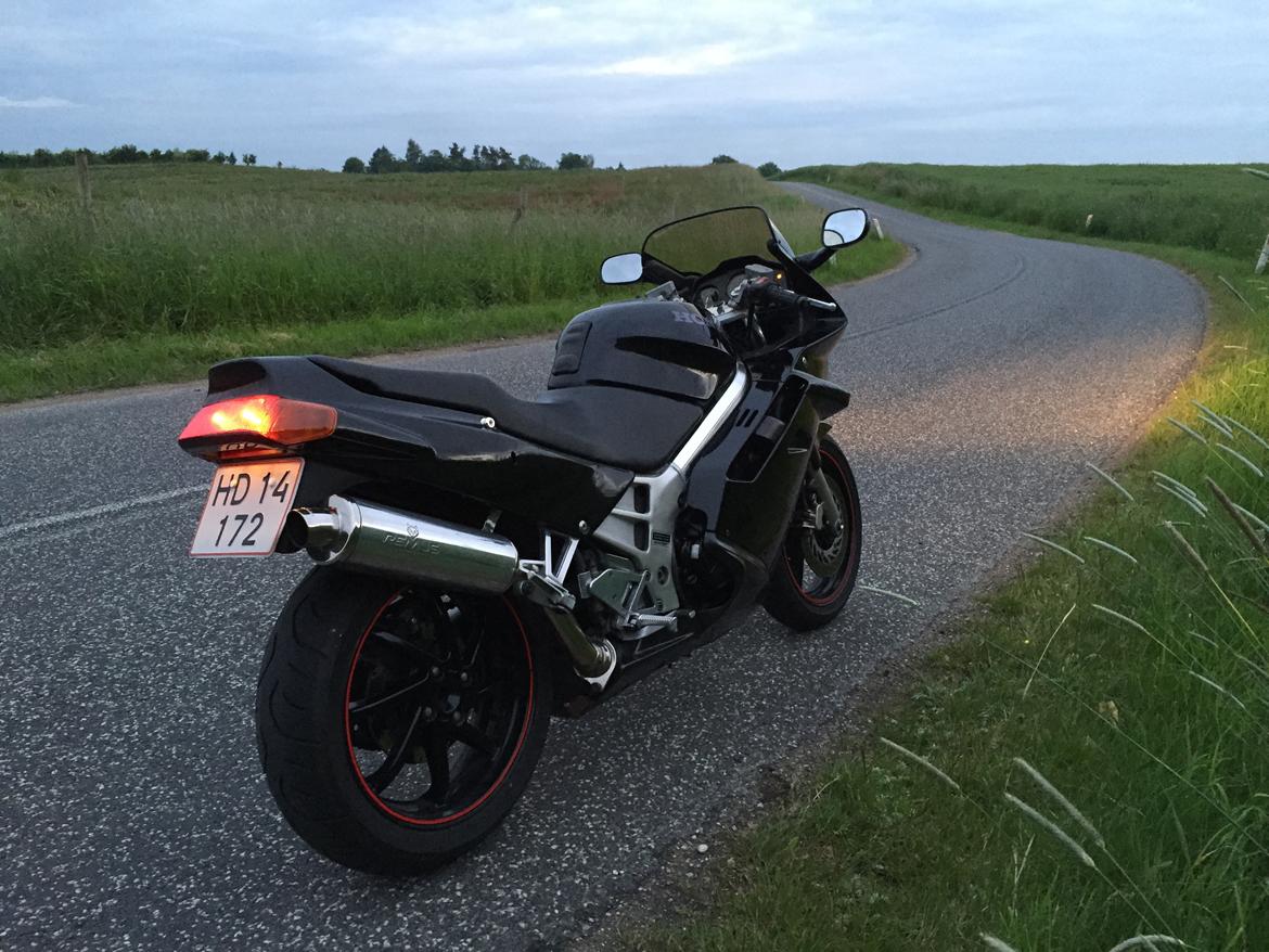 Honda VFR 750 F (RC36-1) billede 3