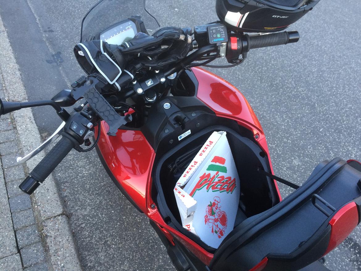 Honda NC 750 xa - Ja, der kan godt være en Pizza i bagagerummet ;-)  billede 17