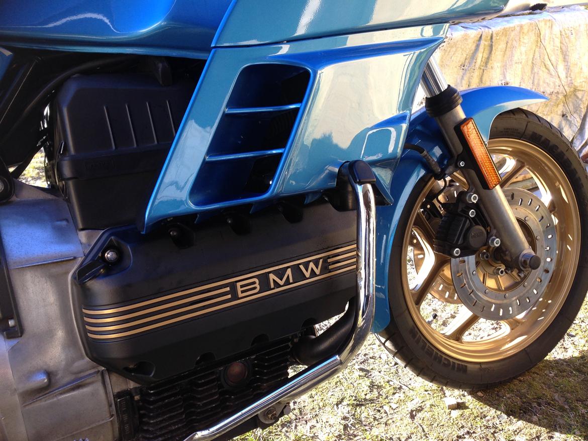 BMW K100 RS - Motordæksler lige monteret efter pulverlakering billede 5