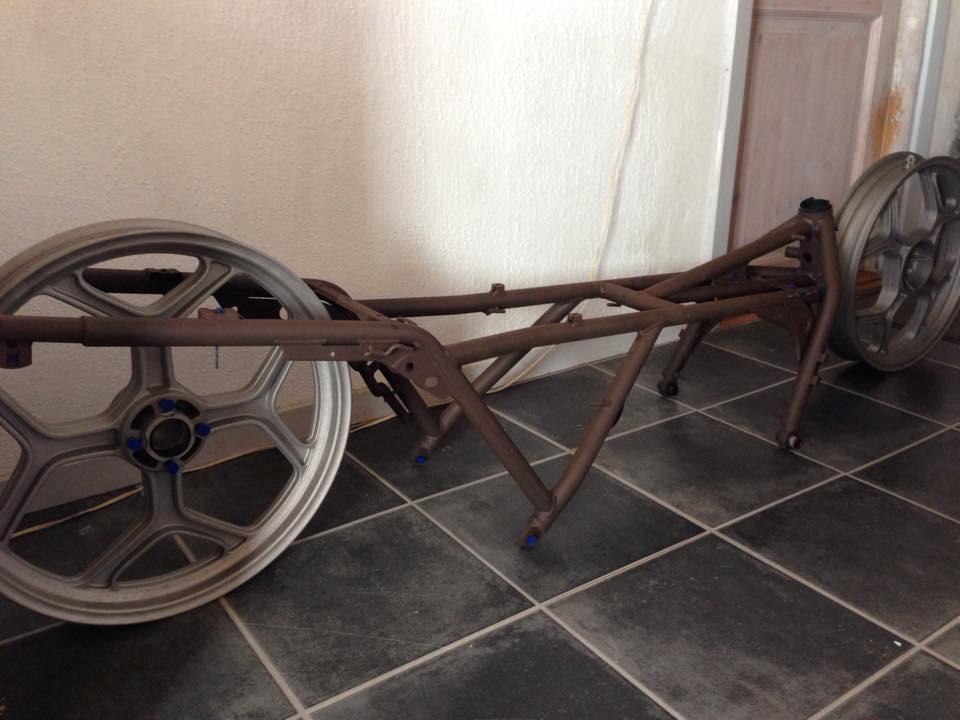 BMW K100 RS - Stel og fælge afstrippet og afdækket, klar til pulverlakering billede 12