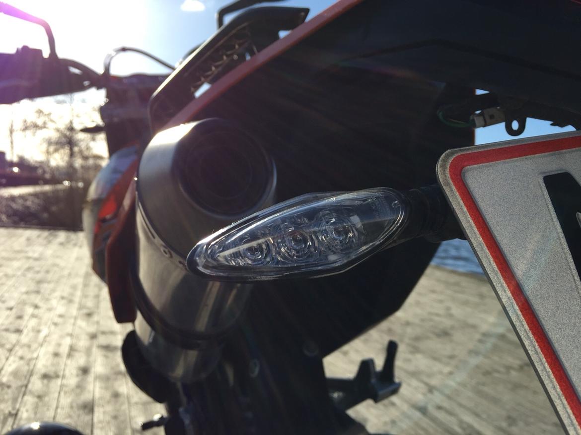 KTM 690 SMC (SOLGT) - LED blink der giver et noget kraftigere lys billede 14