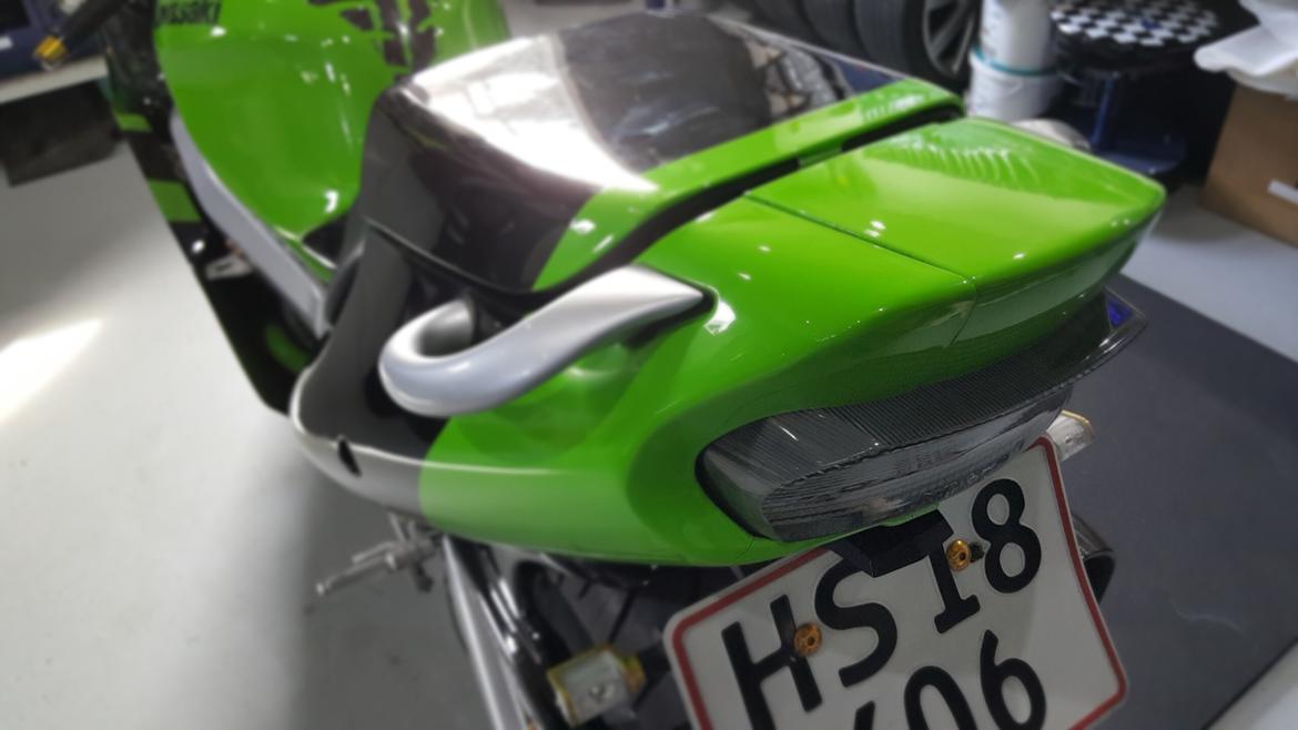 Kawasaki ZX7R (SOLGT) - LED Smoked Baglygte med integreret Blink. billede 10