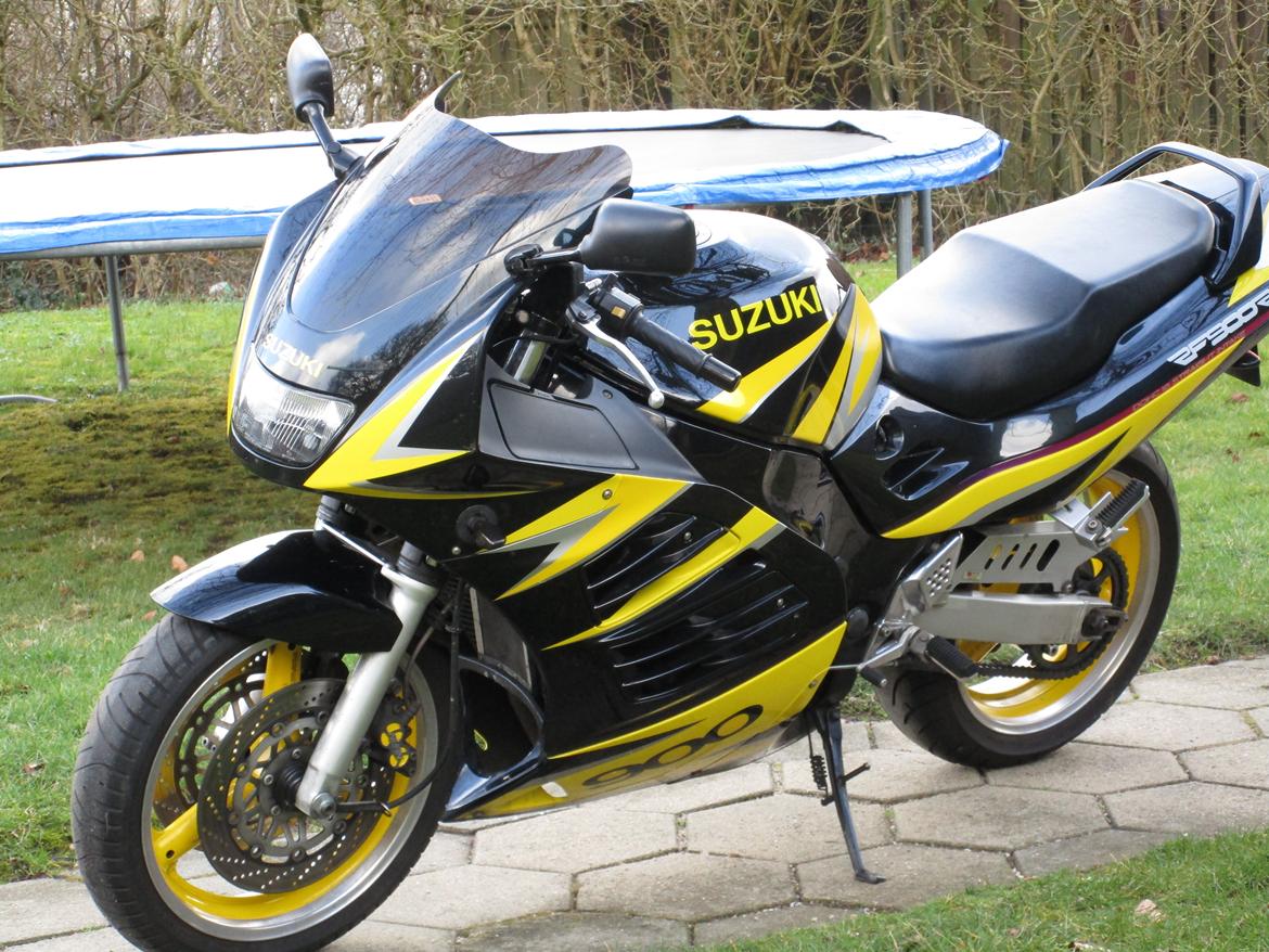 Suzuki RF 900 R billede 2