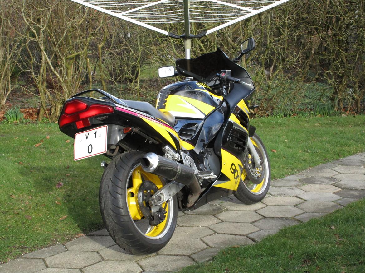 Suzuki RF 900 R billede 6