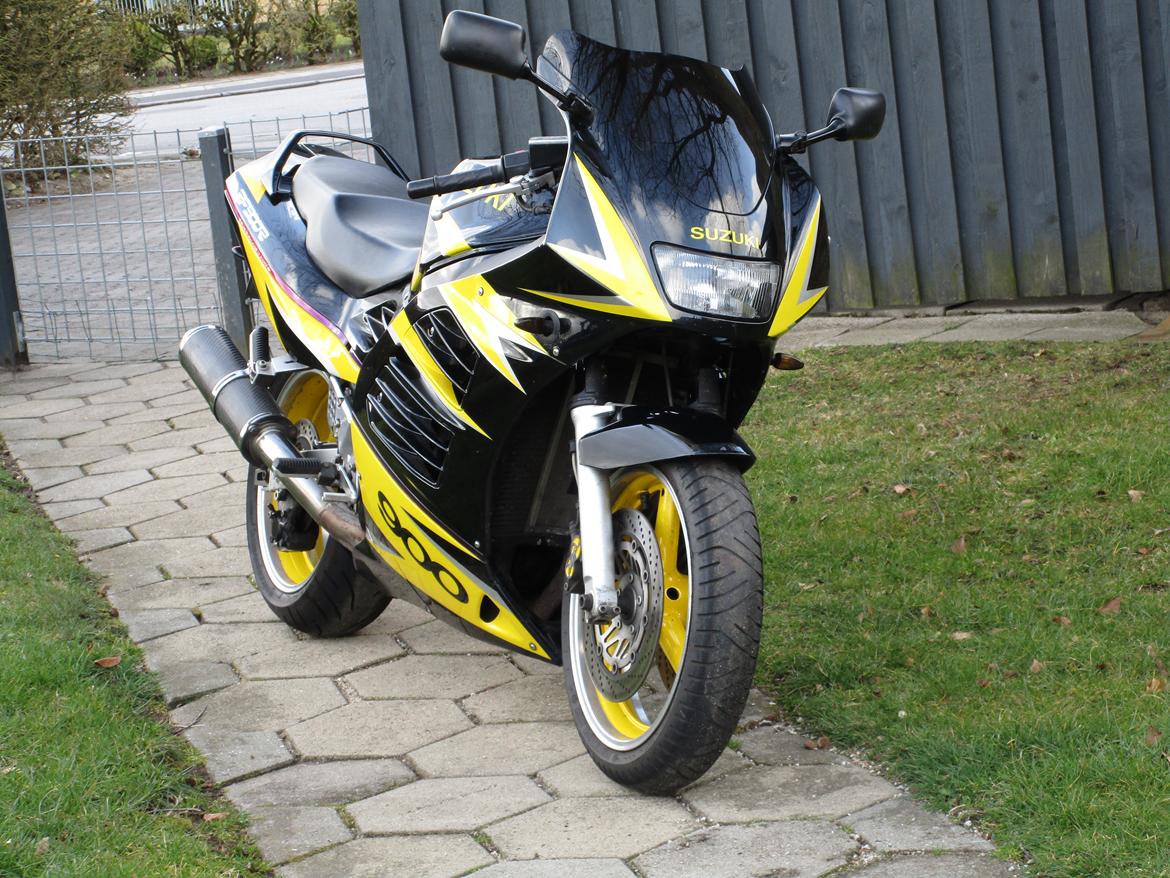 Suzuki RF 900 R billede 3