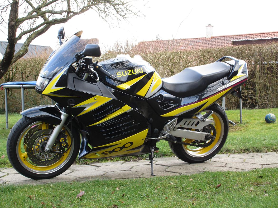 Suzuki RF 900 R billede 4