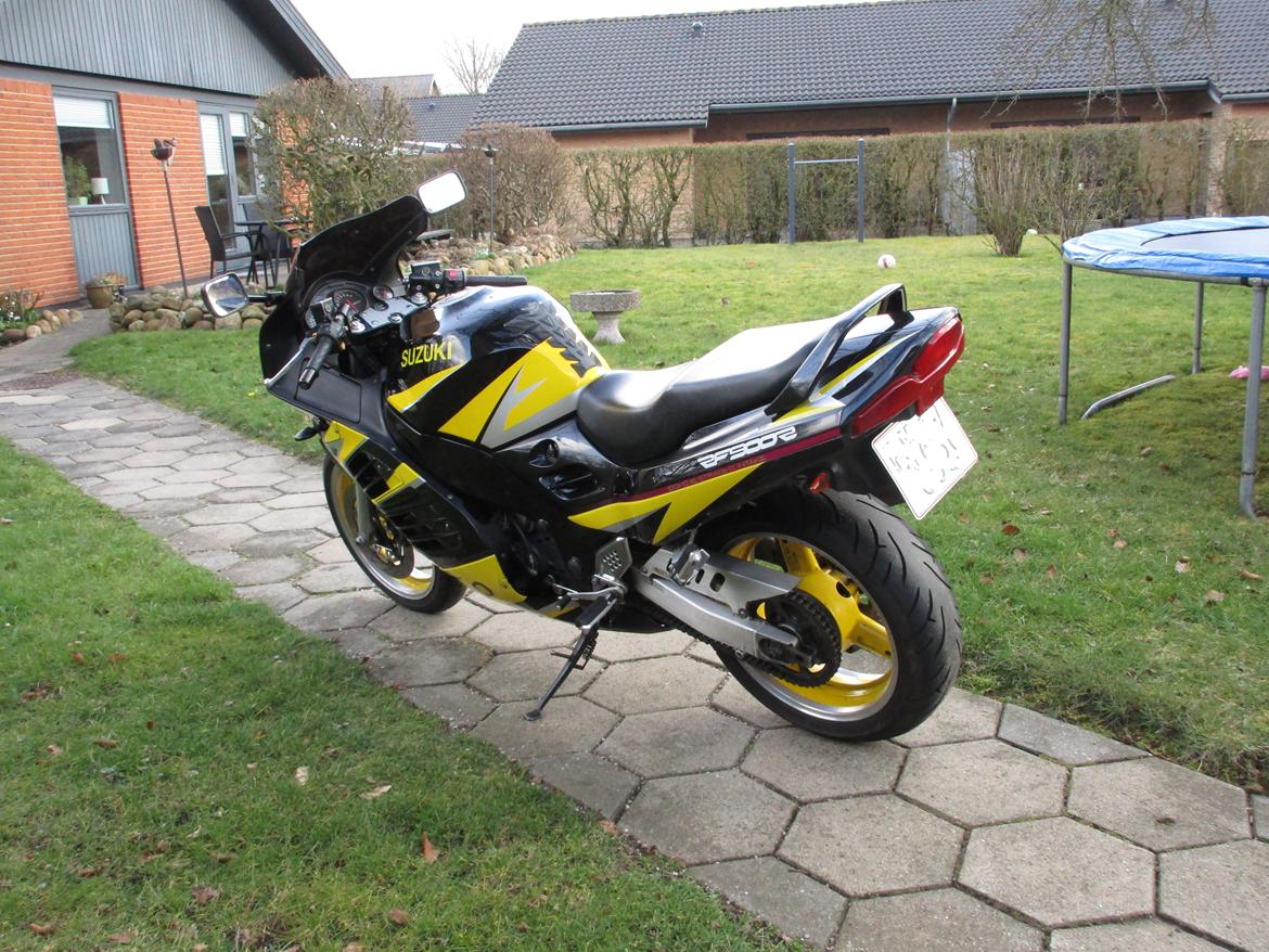 Suzuki RF 900 R billede 5