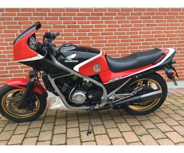 Honda VF 750 F ( interceptor) billede 4