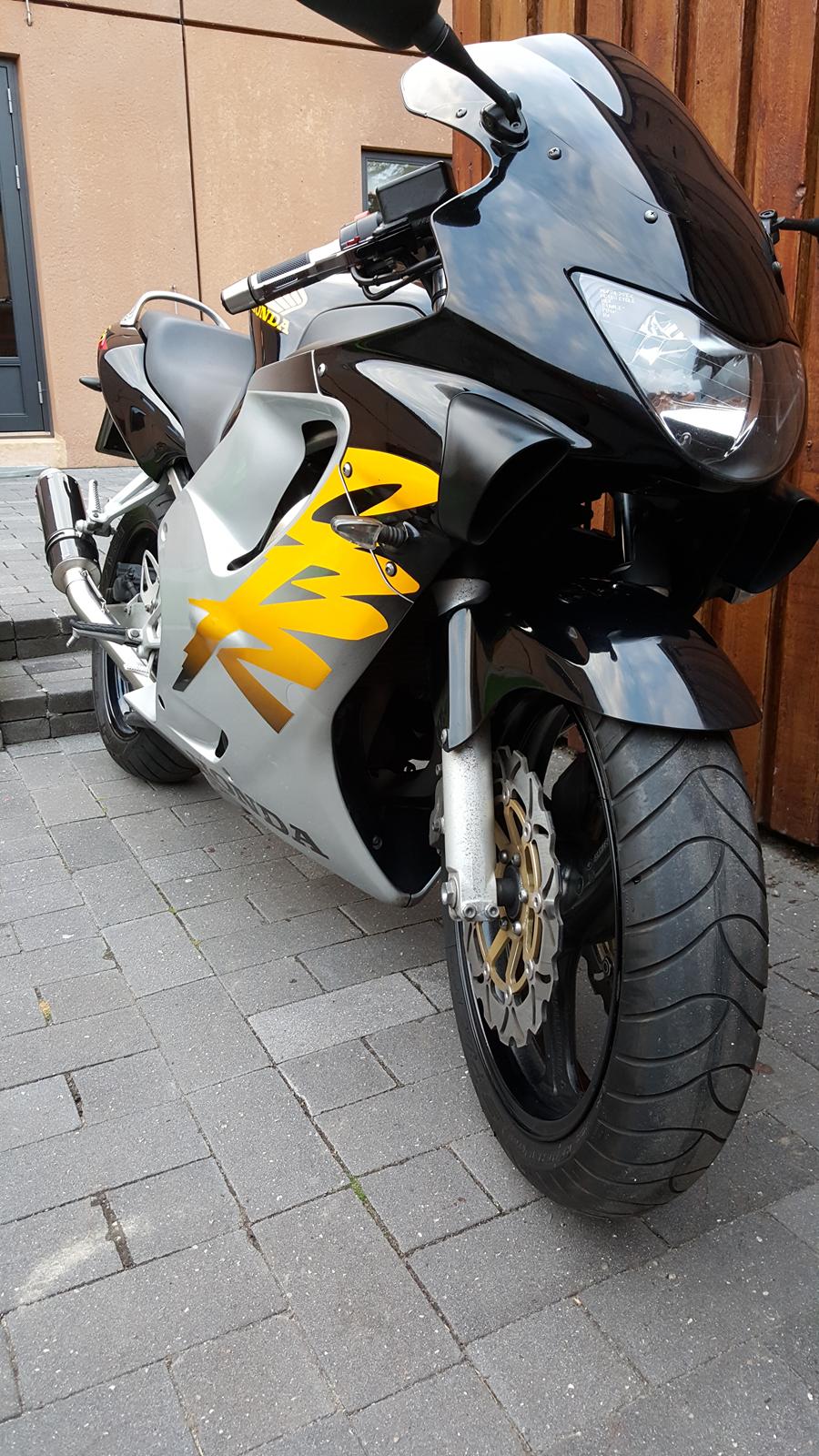 Honda CBR 600 f4 (solgt) billede 5