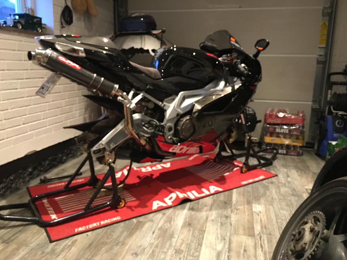 Aprilia RSV 1000 billede 12