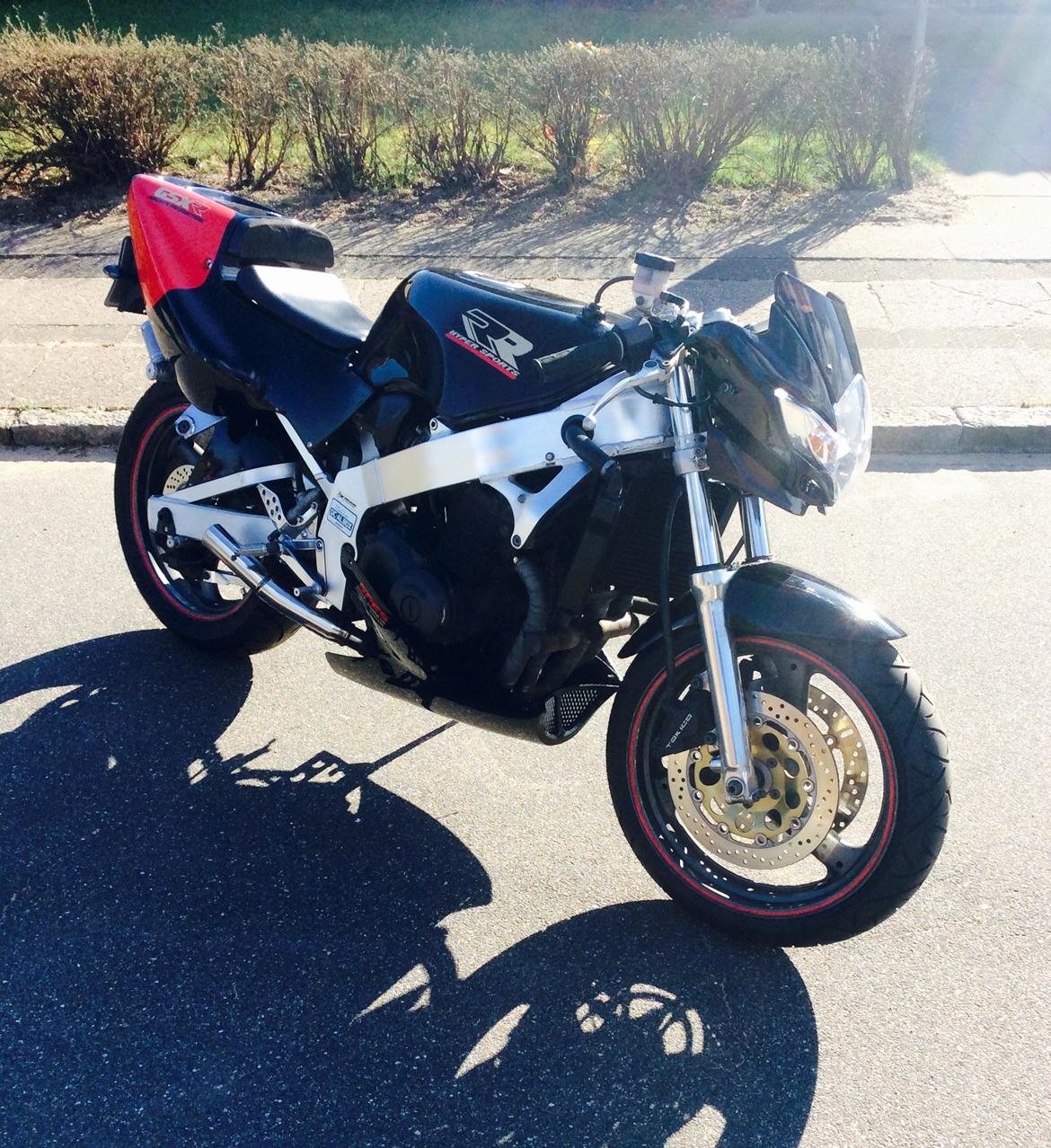 Suzuki GSX-R 400R SP billede 1