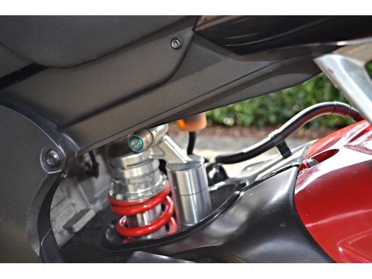 Yamaha R6 billede 10