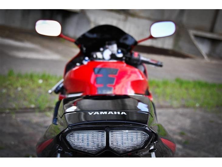 Yamaha R6 billede 13