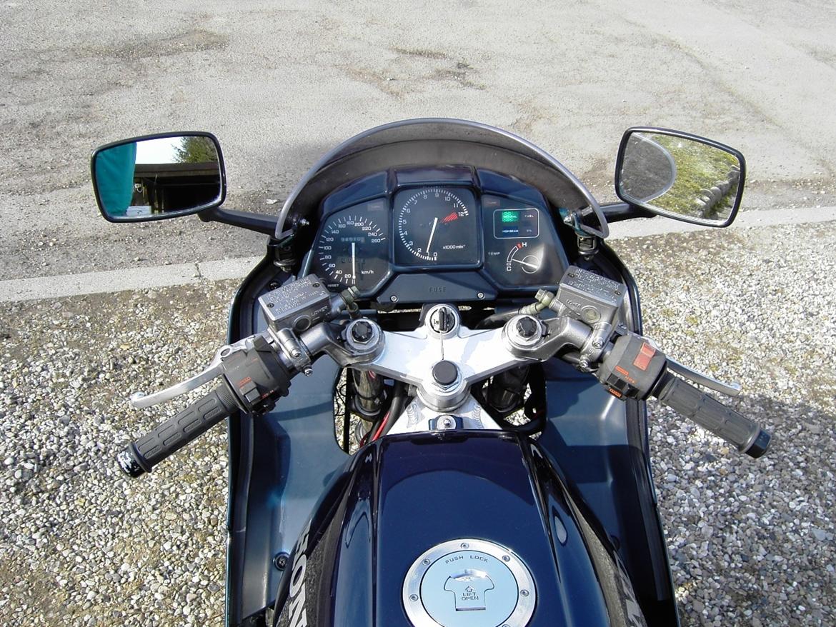 Honda VFR 750 F billede 9