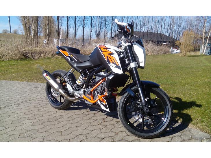 {{currentPhoto.altText}} billede {{currentPhoto.number}}