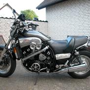 Yamaha Vmax "Carbon Edition"