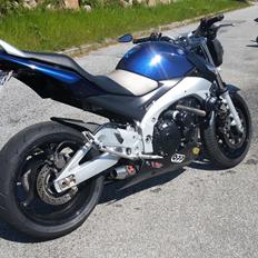 Suzuki gsr 600