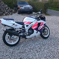 Honda cbr 900 rr sc28 