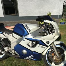 Yamaha FZR400