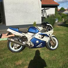 Yamaha FZR400