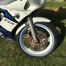 Yamaha FZR400
