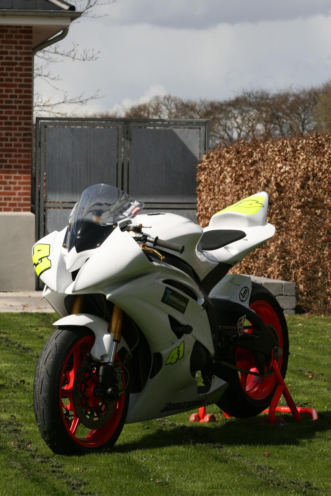 Yamaha R6 billede 8
