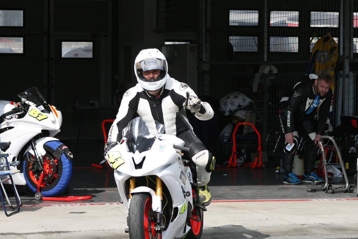 Yamaha R6 billede 12