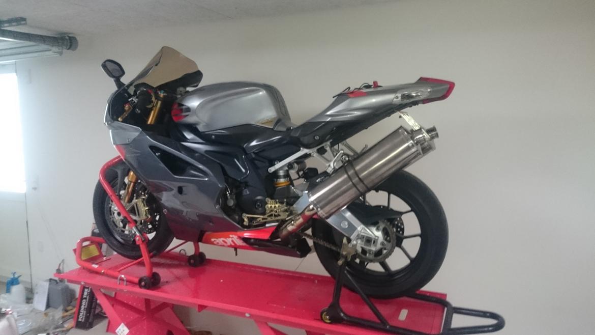 Aprilia RSV1000R Factory billede 12