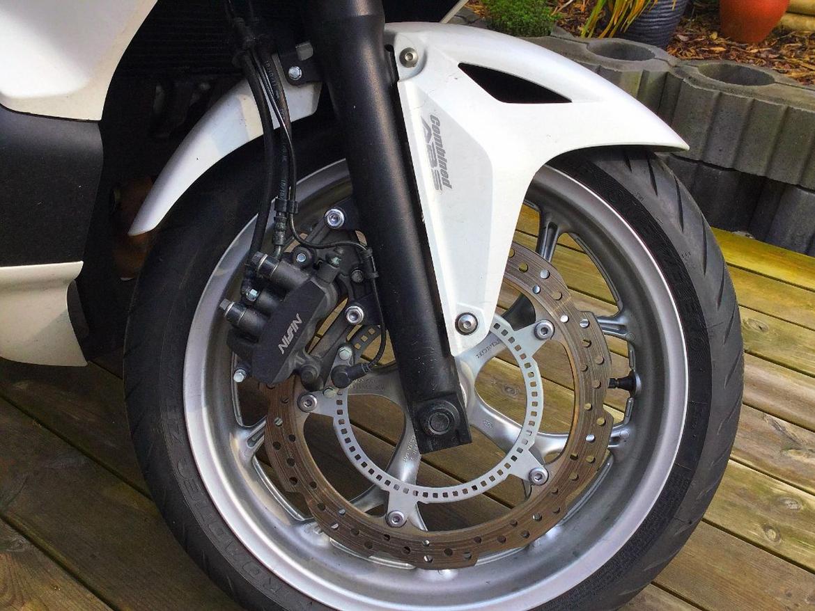 Honda NC 700 DCT Integra - Har ikke mærket noget til den forreste ABS endnu selvom jeg har måtte "klodse" et par gange.. billede 12