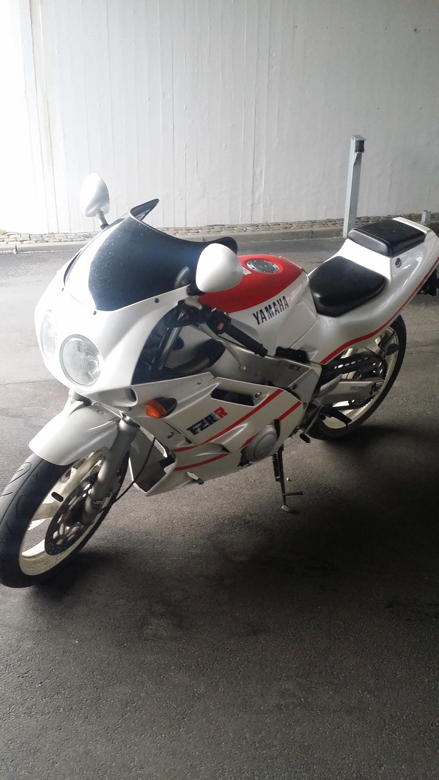 Yamaha Fzr 400 exup  billede 2