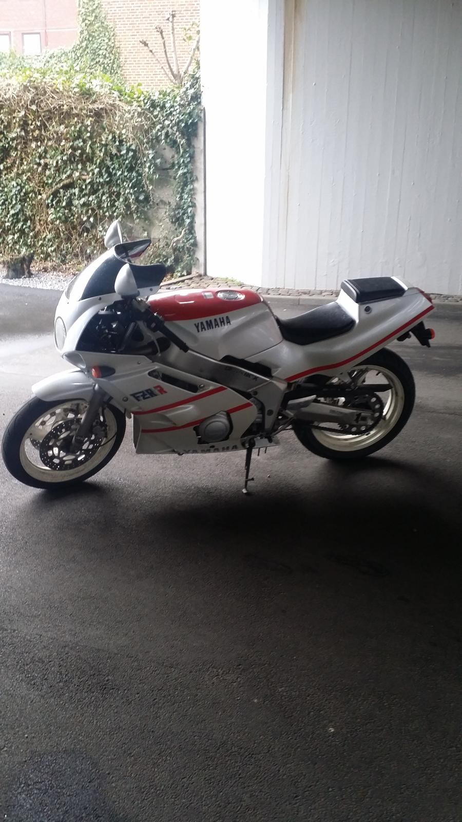 Yamaha Fzr 400 exup  billede 3